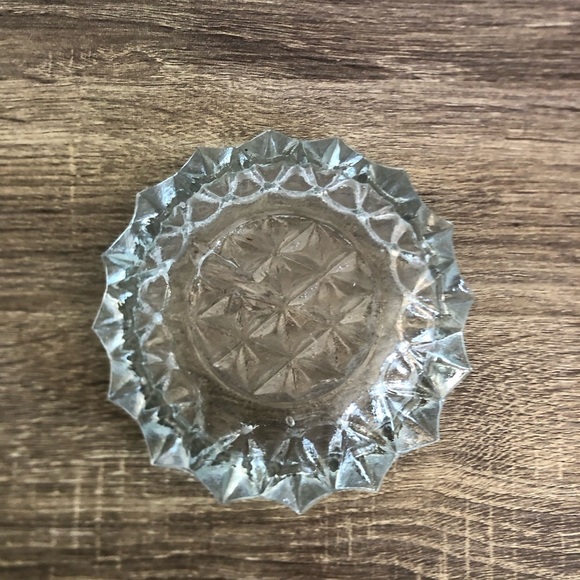 Vtg Clear Pressed Glass Ashtray - Picture 7 of 14